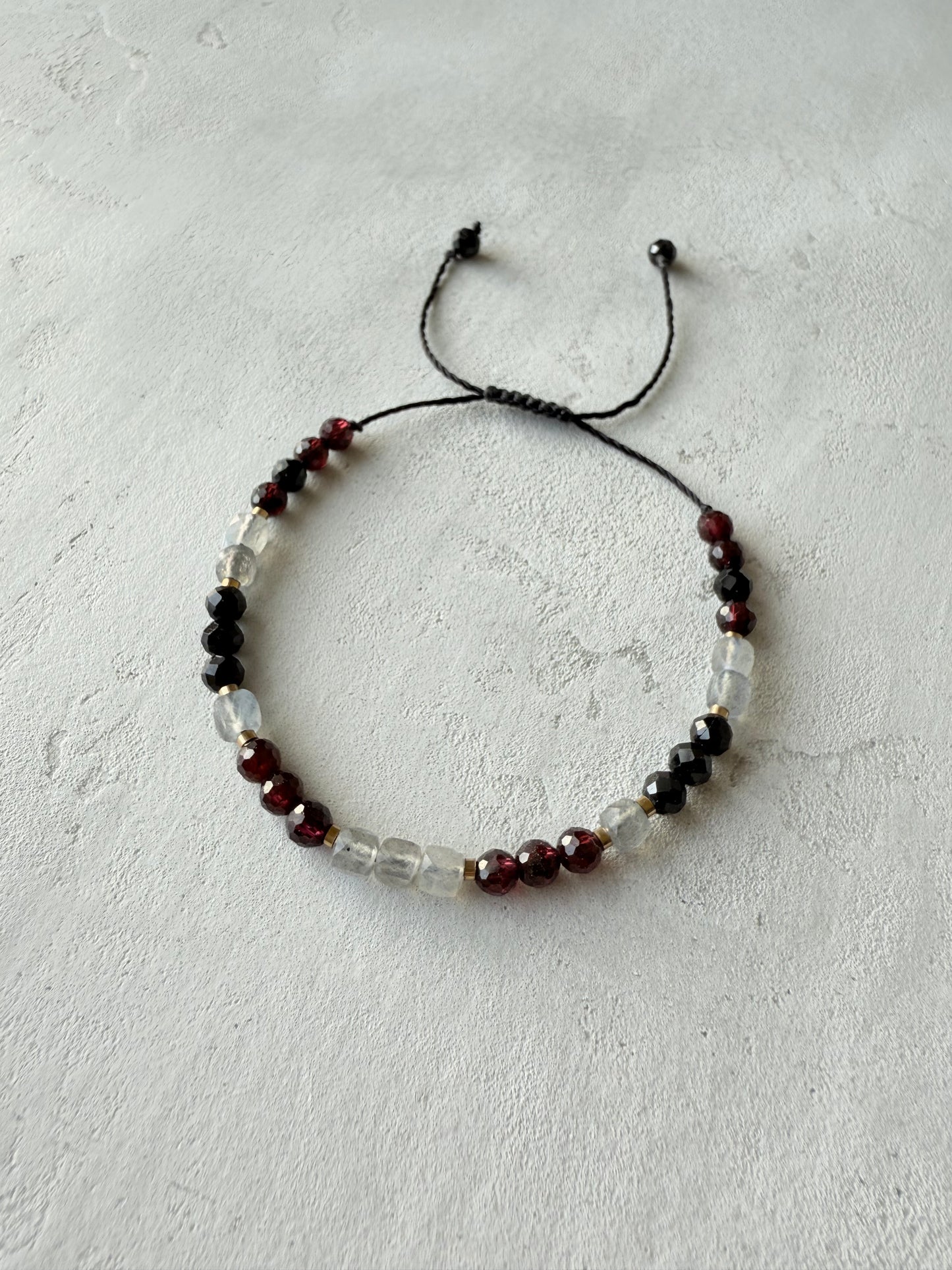 Bracelet GARNET, BLACK SPINEL, LABRADORITE