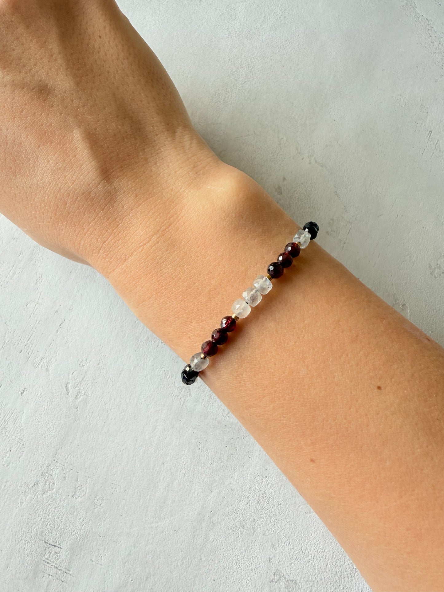 Bracelet GARNET, BLACK SPINEL, LABRADORITE